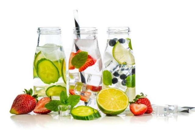 Minuman sehat infused water